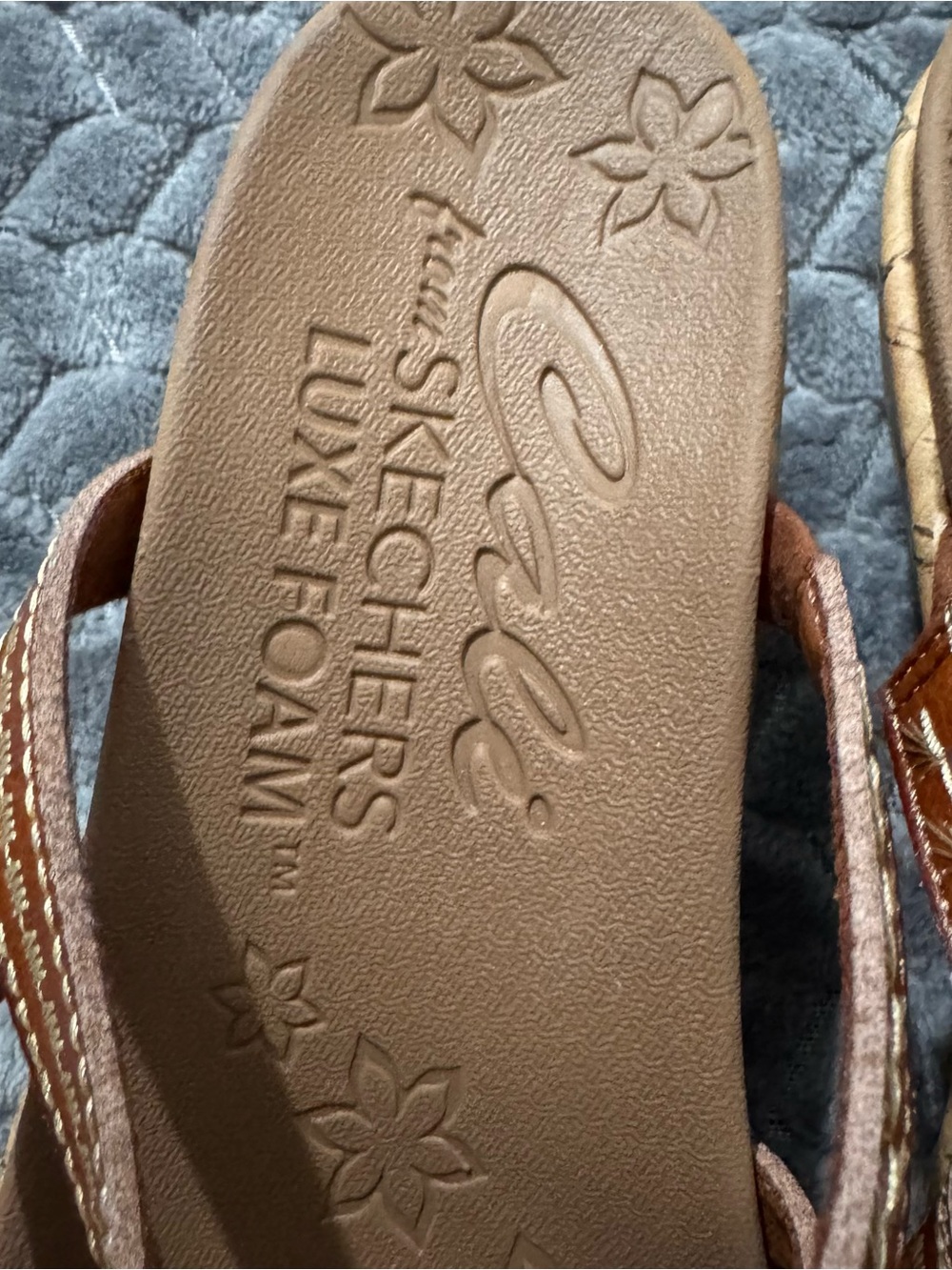 Skechers Luxe Foam Brown Textured Platform Sandals - Picture 3 of 10